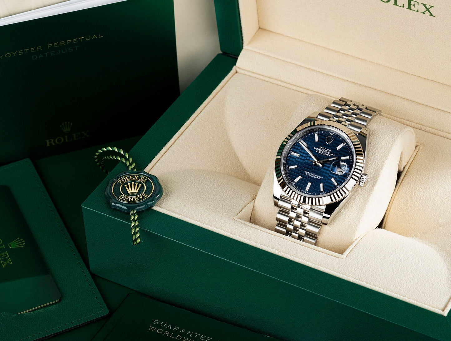 Datejust M126334-0002 Oyster, 41 mm, Oystersteel and White Gold