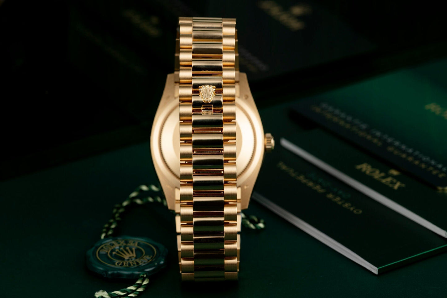 DAY-DATE 36  Oyster, 36 mm, yellow gold  M128238-0069